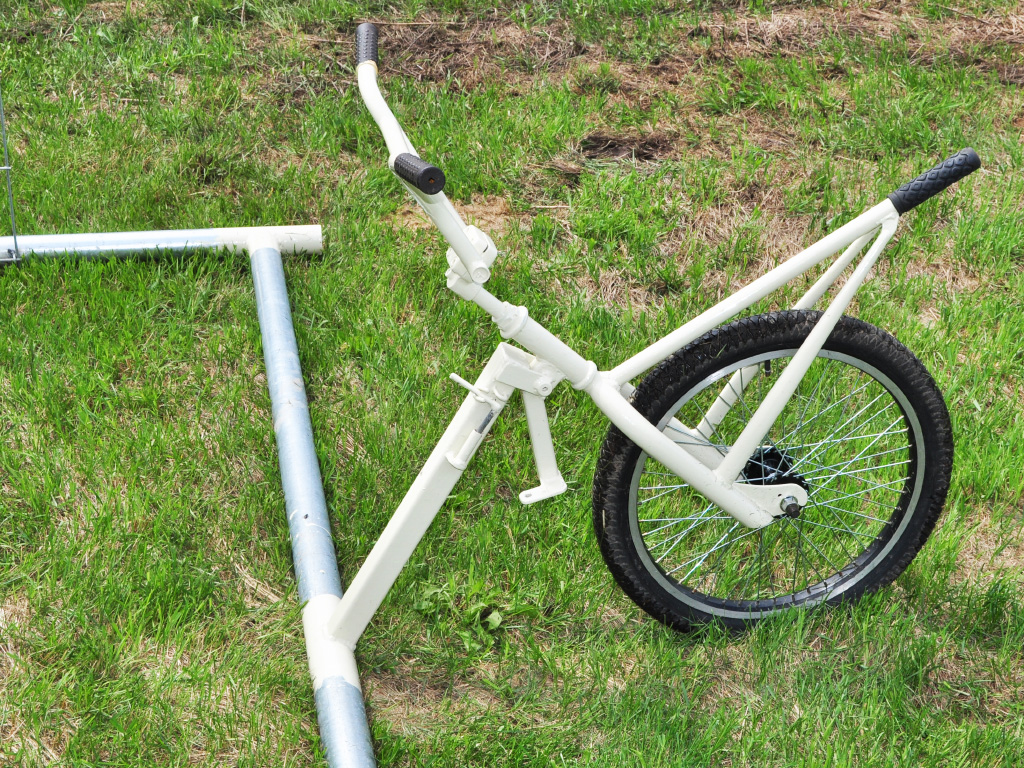 PortaPen Poultry Tractor - poultry coop landing gear